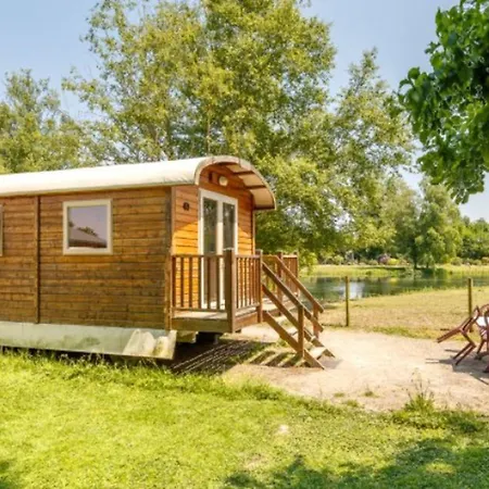 Campeggio Avec Terrasse Pour 5 Pers. à - Api-1-52-1736 *